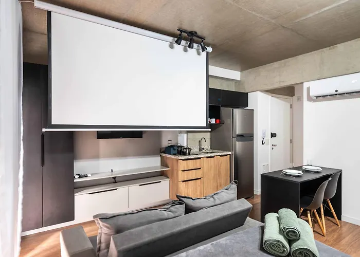48 New Studio W Movie Screen, Fast Wifi And Balcony