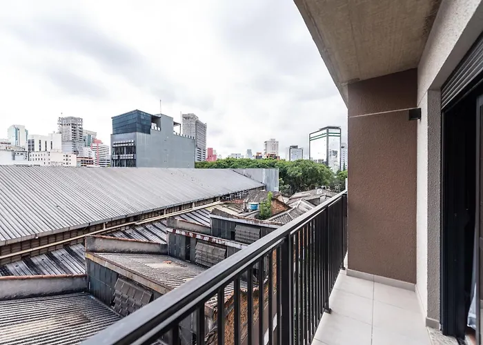 48 New Studio W Movie Screen, Fast Wifi And Balcony